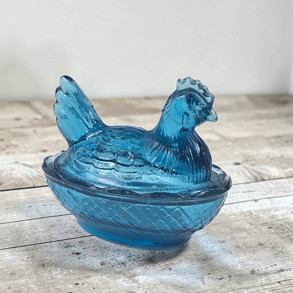 VTG  L. E. Smith Capri Blue Glass Hen On A Nest Covered Dish 3" Salt Cellar READ